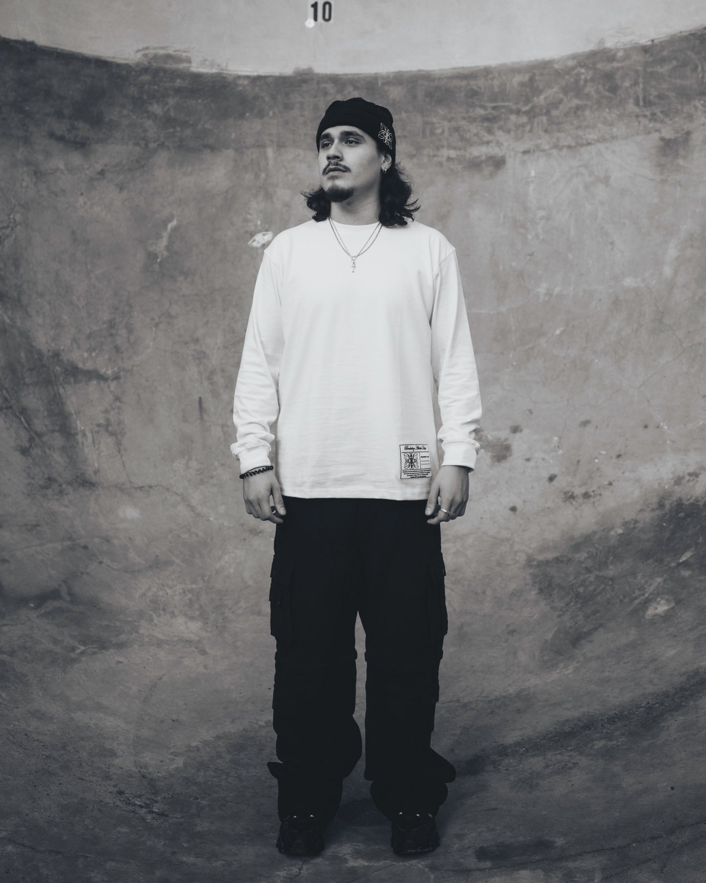 WHITE ESSENTIAL LONGSLEEVE